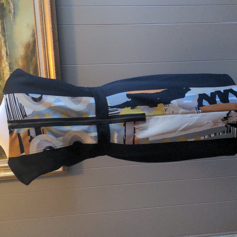 Abstract Body Con Dress - Picture 3 of 6